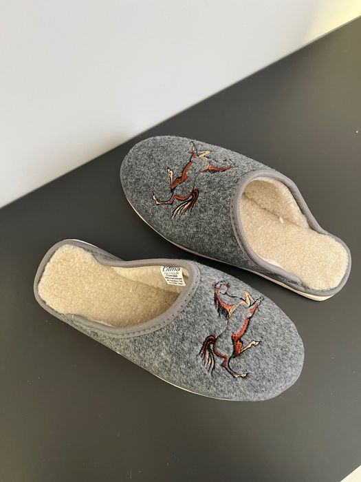 Тапочки чоловічі з вовняним утепленням,дуже теплі.