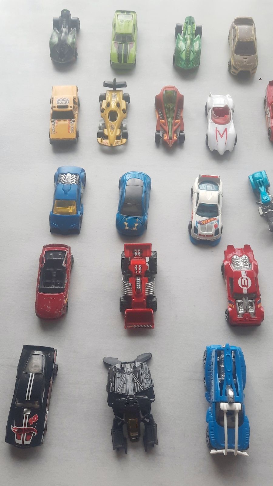 Zestaw aut 30 sztuk Hot Wheels auta