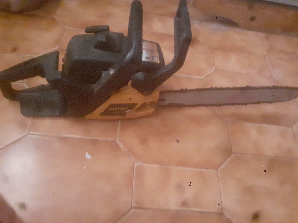 Motoserra bem estimada pouco uso