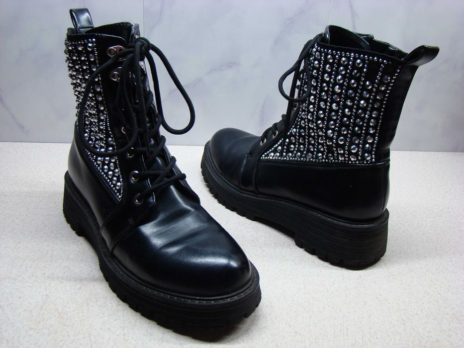 Czarne botki damskie R. 37 jak glany z cyrkoniami nieocieplane