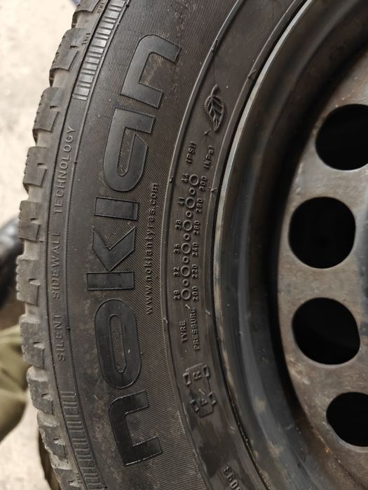 Nokian 215 60 r16