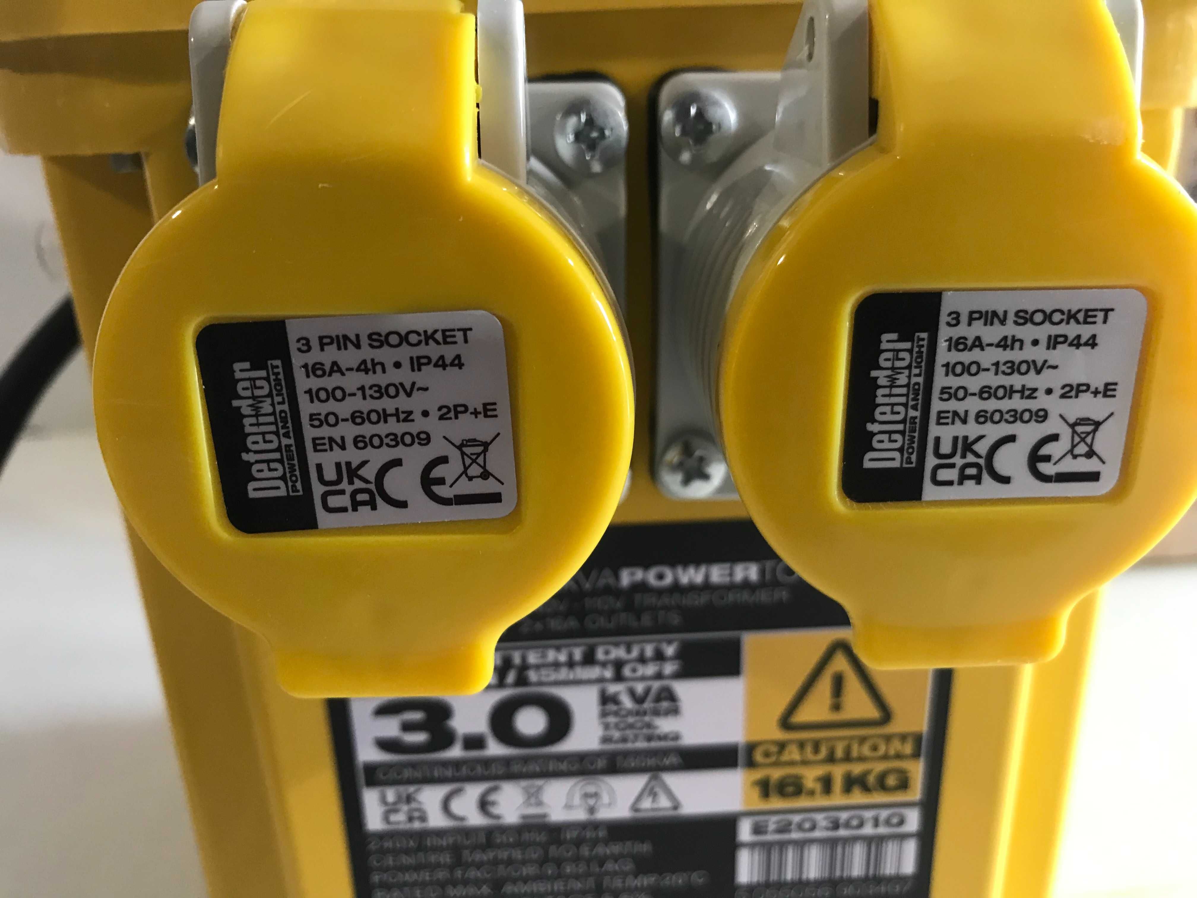 Трансформатор для електроінструментів Defender 3.0KVA, 2 розетки 16A