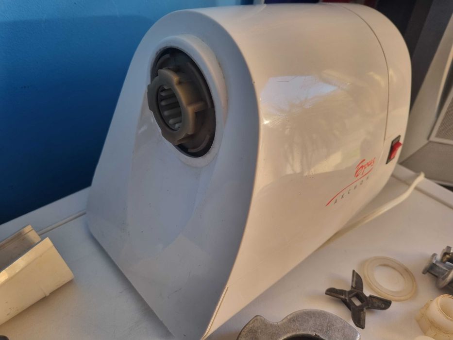 Мясорубка - соковыжималка ЭМШ 30/160 Бриз Аксион