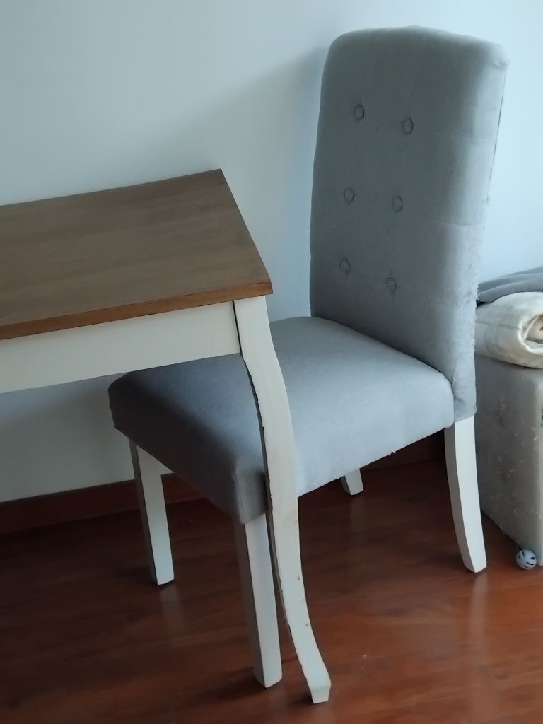 Mesa de sala (1.20mt x 0,70cms] + 2 cadeiras