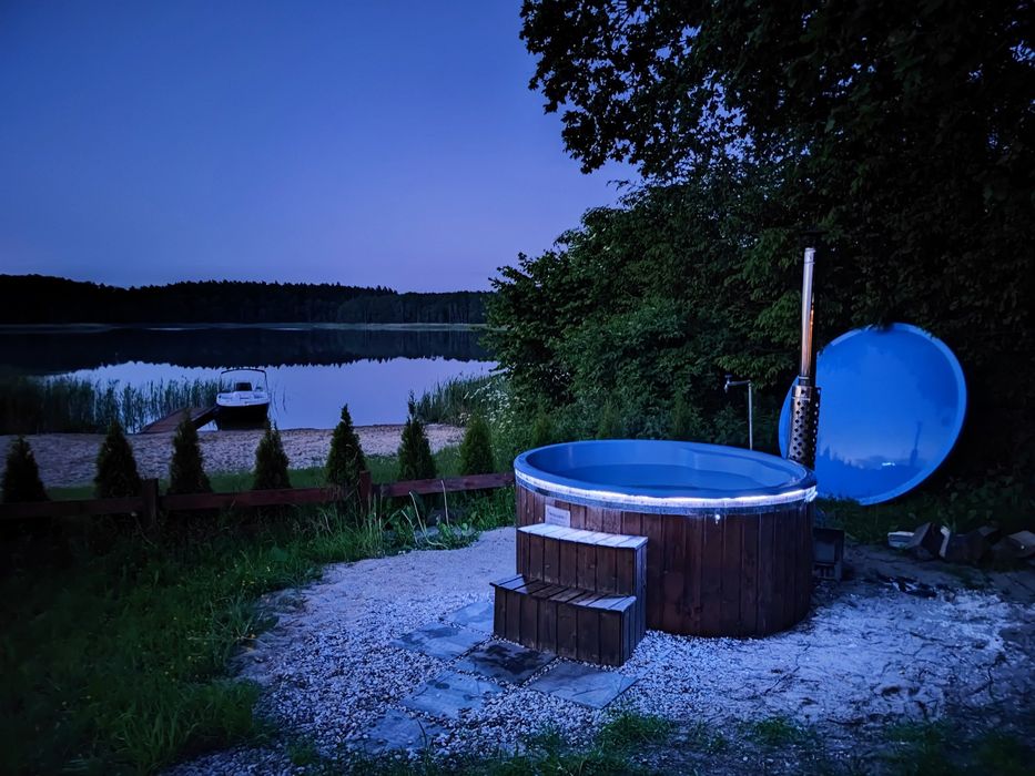 Domek na urodziny nad jeziorem sauna jacuzzi Warmia Mazury plaża
