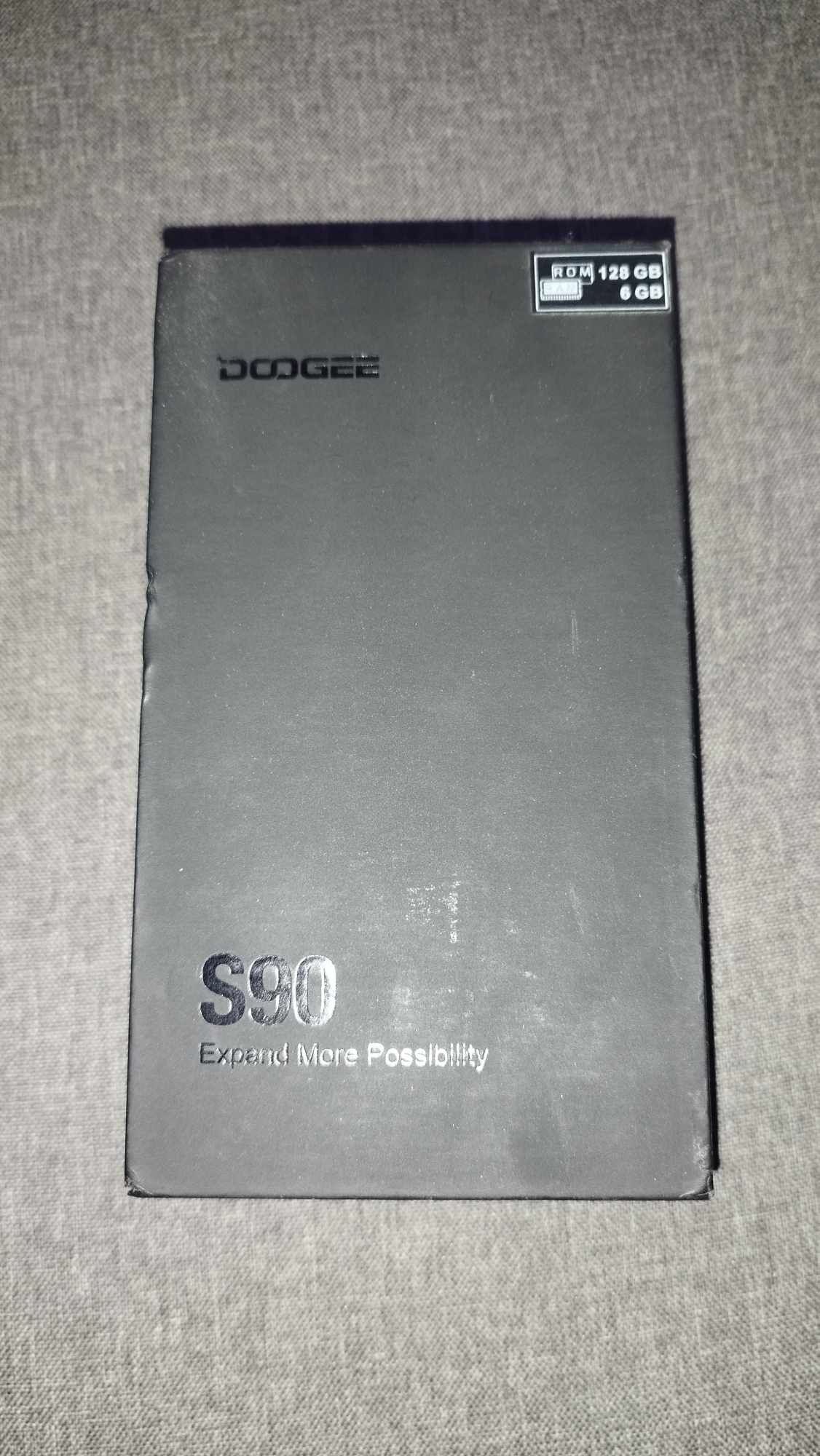 Smartfon Doogee S90
Stan bardzo dobry, niewielkie ślady użytkowania na