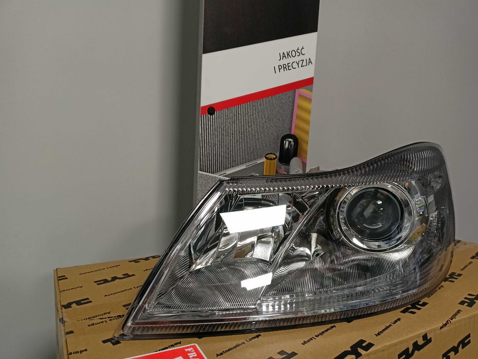 Skoda Octavia 2 08-13 Reflektor /soczewka / lewy H7+H1