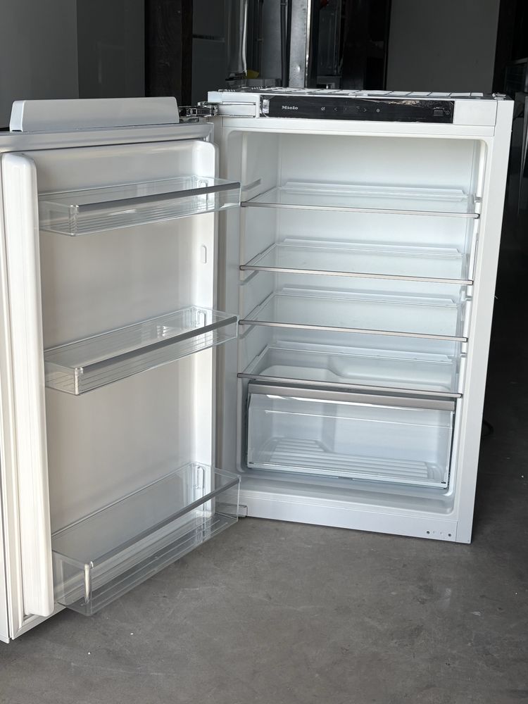 Вбудований холодильник Miele K 7103 D SELECTION | Під стільницю