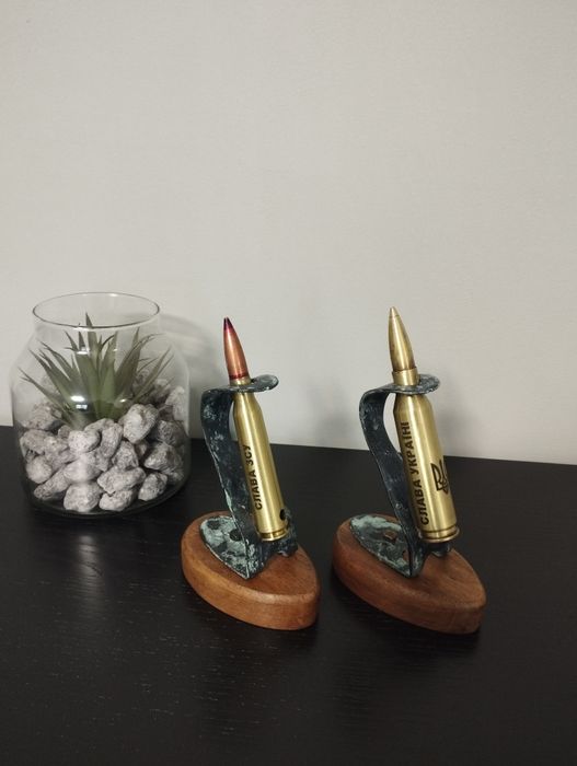 Сувенірна гільза на підставці / подарунок волонтерам, військовому