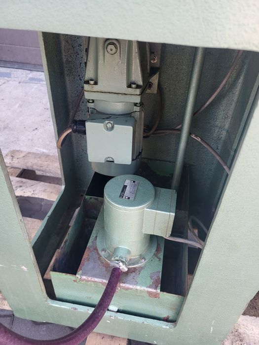 Заточний верстат Maco