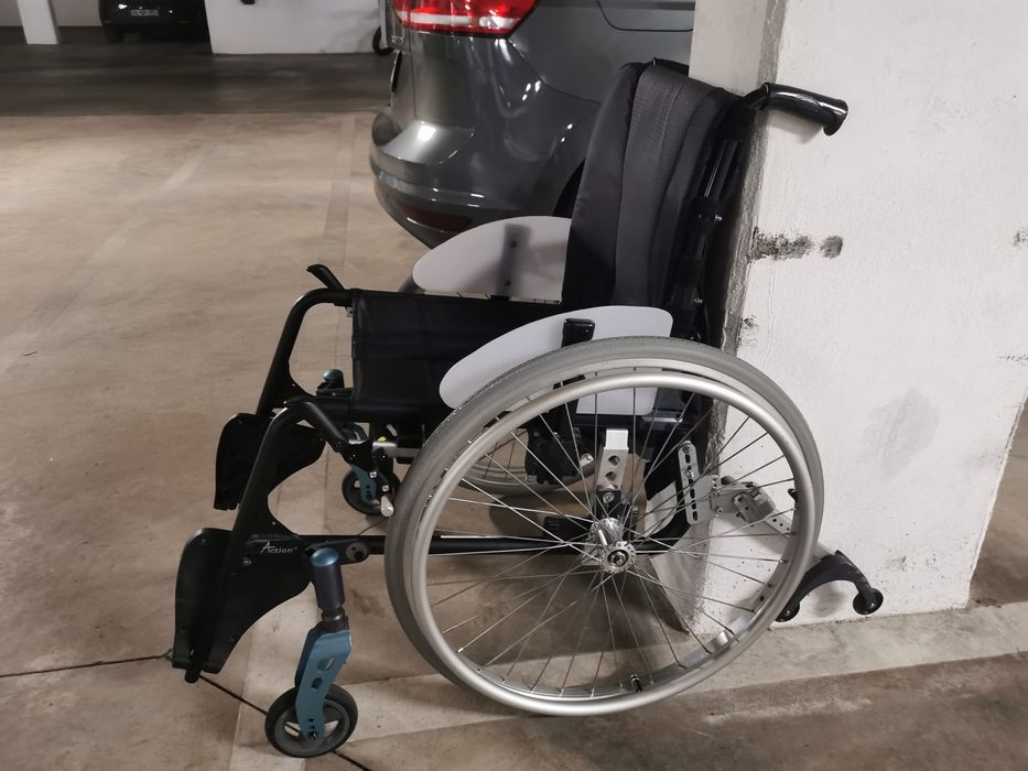 Cadeira de rodas Invancare Action 5 Twion
