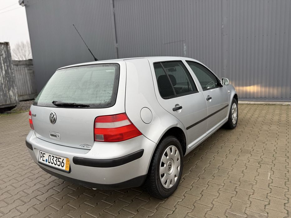 Volkswagen Golf  -2003 року