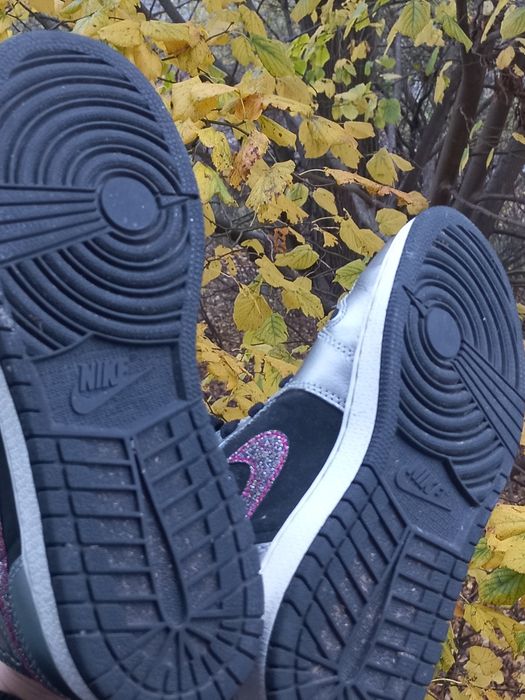 Оригінальні кросівки у розмірі 37,5