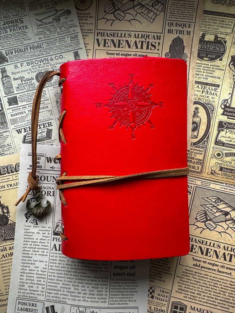 Notatnik notes czerwony notebook pamiętnik podróżnika