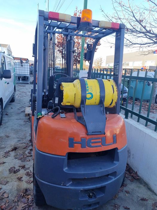 Empilhador a gás HELLI 1.8ton. impecável
