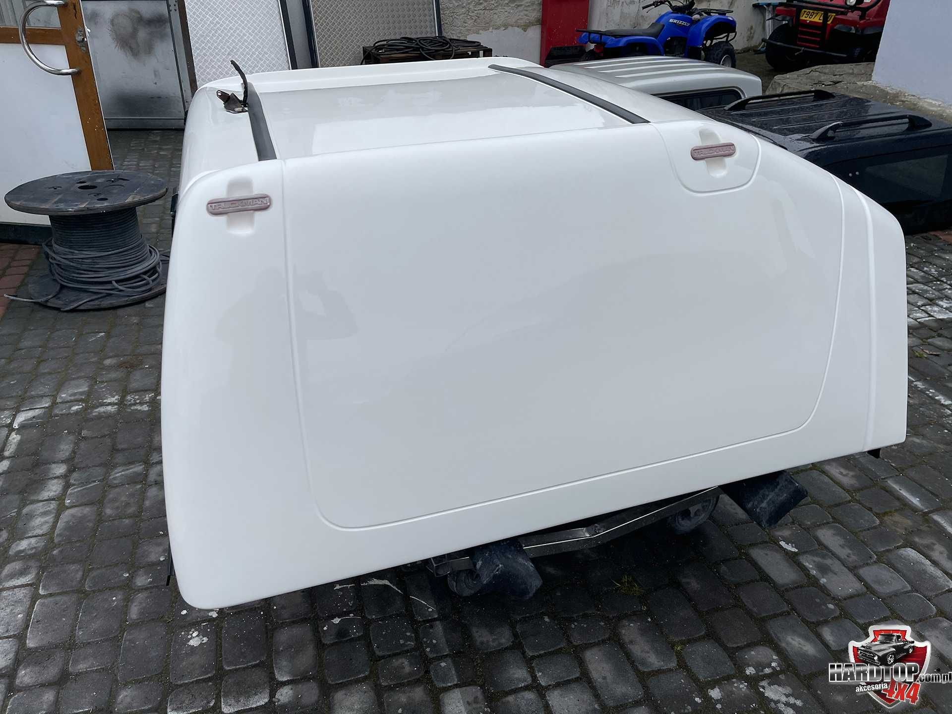 Zabudowa Toyota Hilux, WYSOKA, hardtop