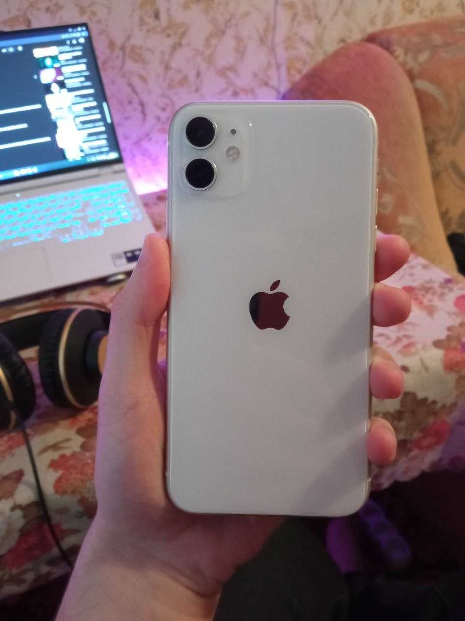 iPhone 11 64GB White (2 месяца, АКБ 98%, TrueTone, 0 царапин, зарядка)