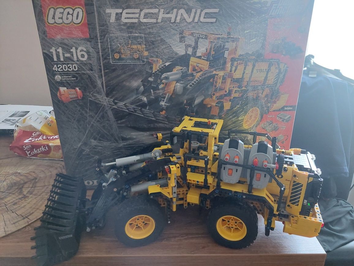 Lego Technic Volvo L350F 42030