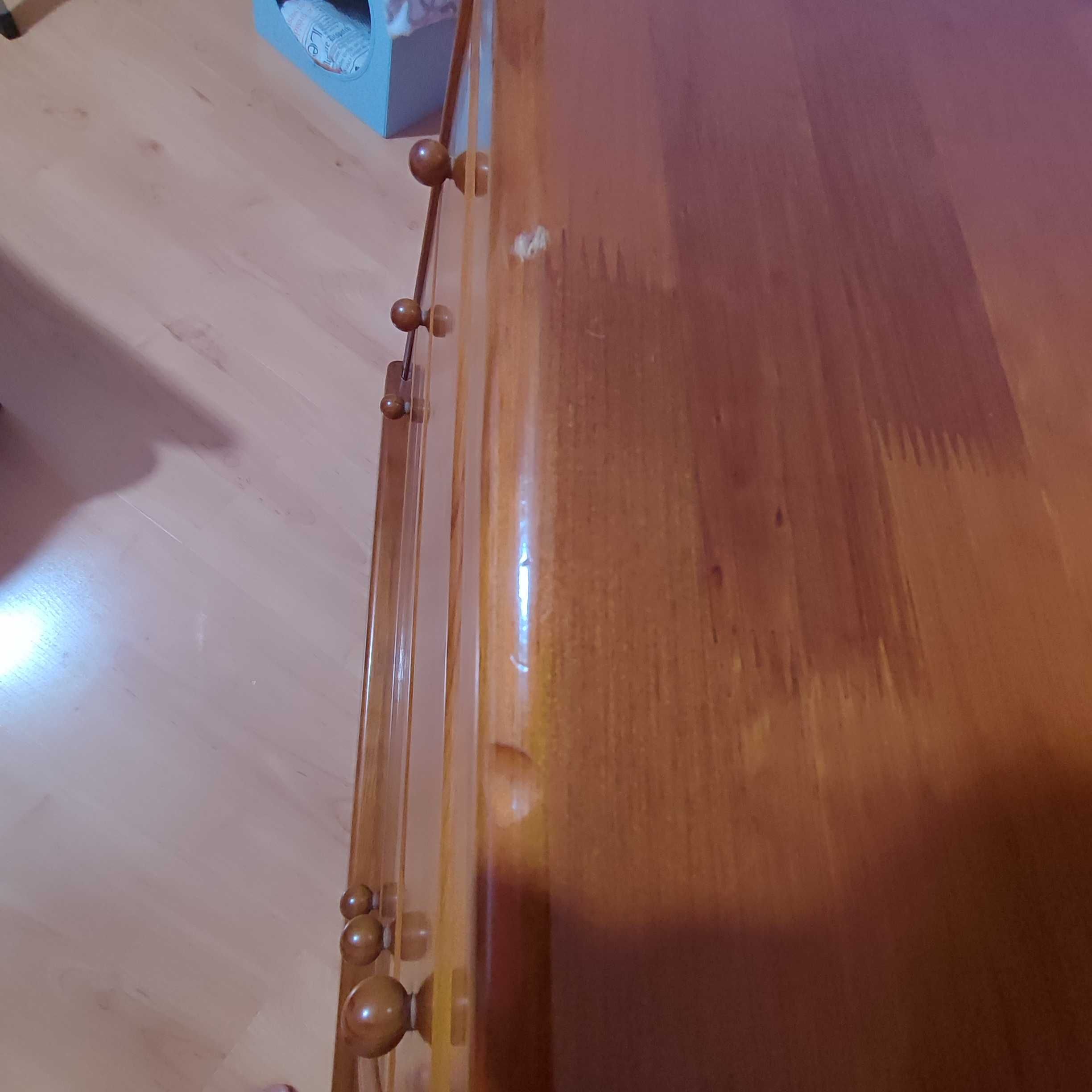 Quarto completo (cama, cómoda e mesas de cabeceira)