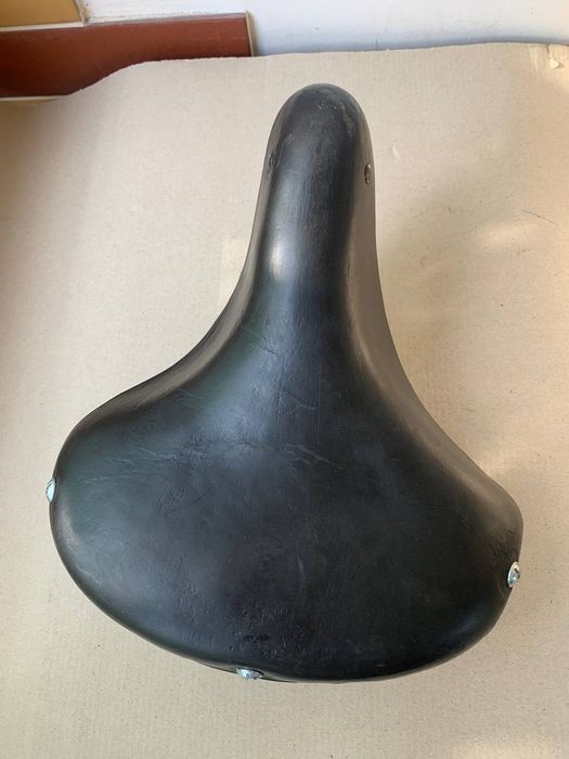 Сідло шкіряне велосипедне