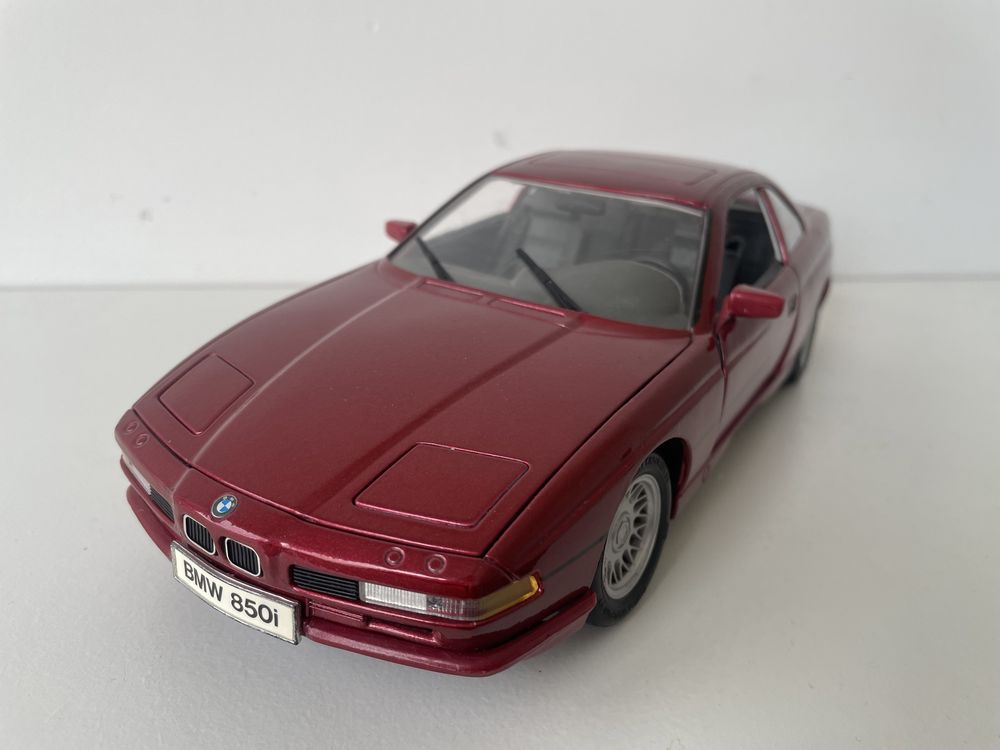 146. Model BMW 850I 1:18 Maisto