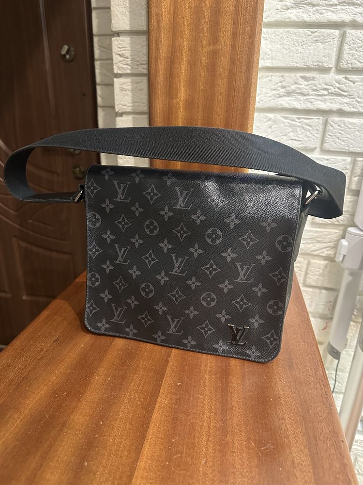 Сумка LOUIS VUITTON District PM Monogram Eclipse Messenger Bag Black