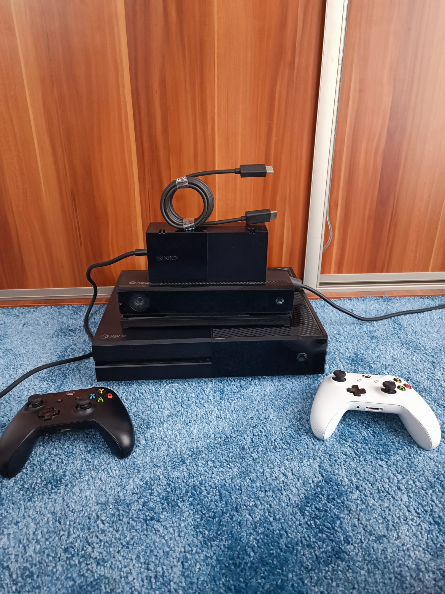 XBOX ONE + Kinect + 2 kontrolery(pady)