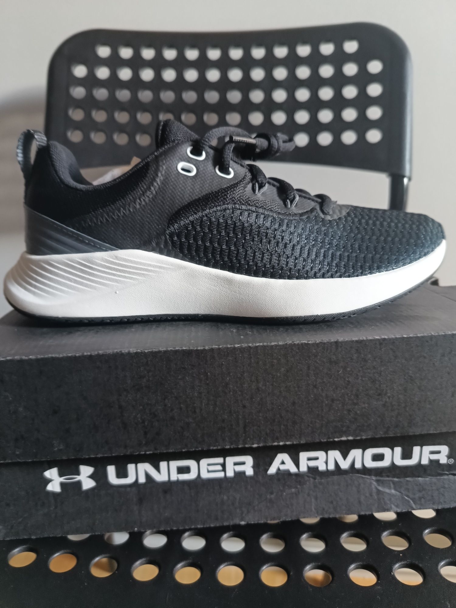 Under Armour buty czarne r 38,5 NOWE