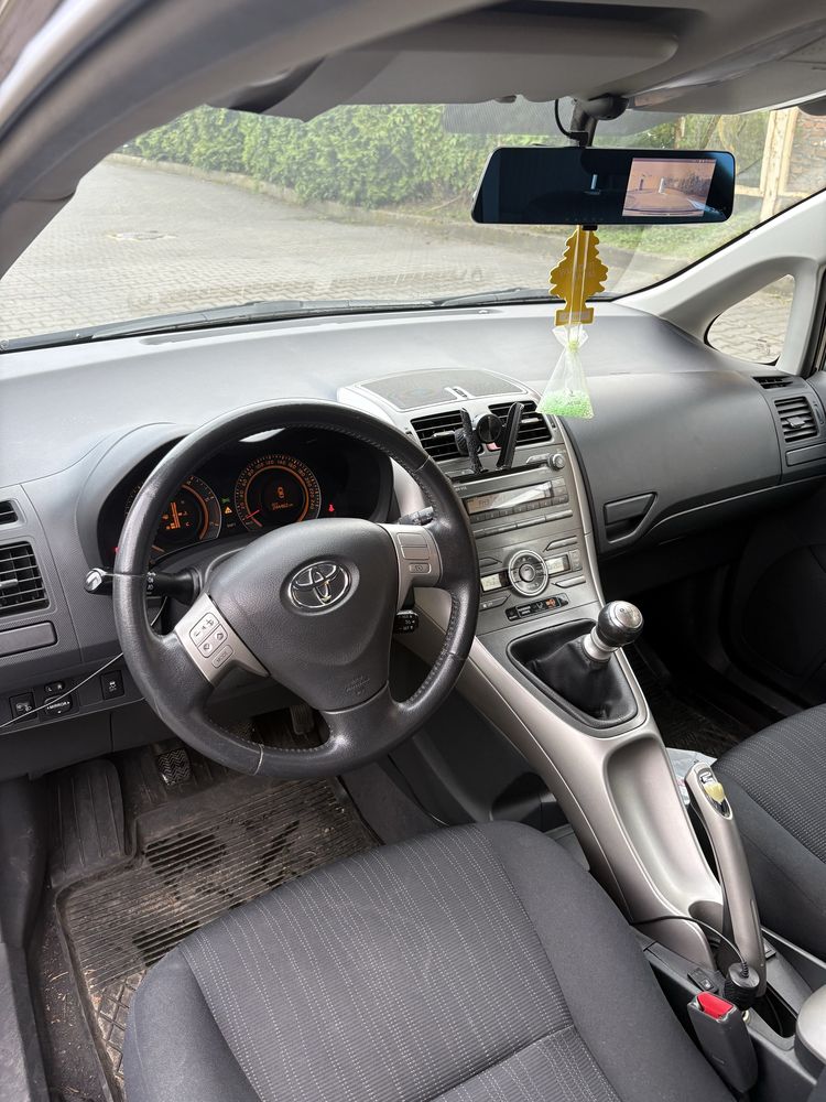 Toyota Auris 2.0 D4D w bardzo dobrym stanie.