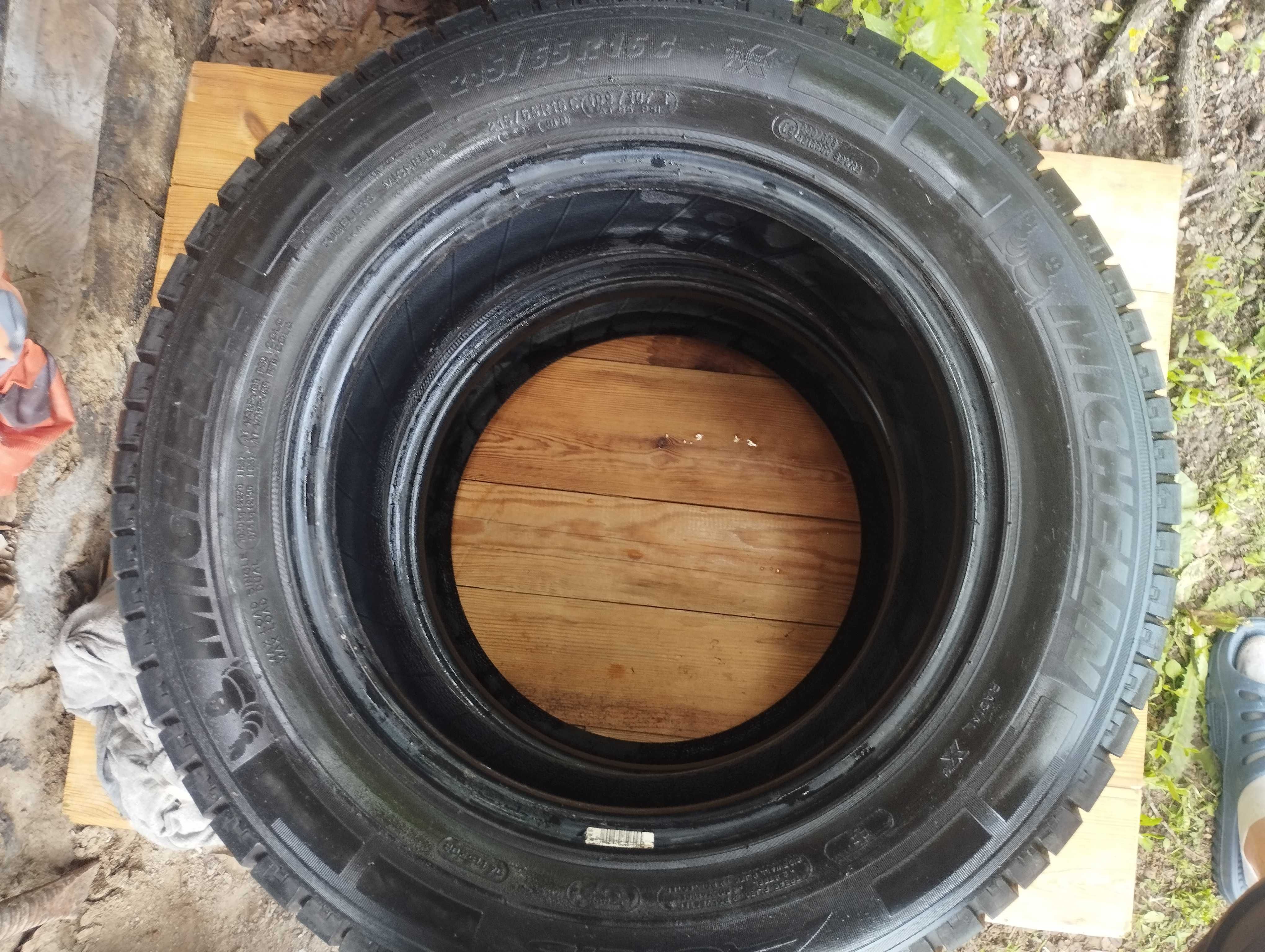 Продам резину Micheline 215/65/16С