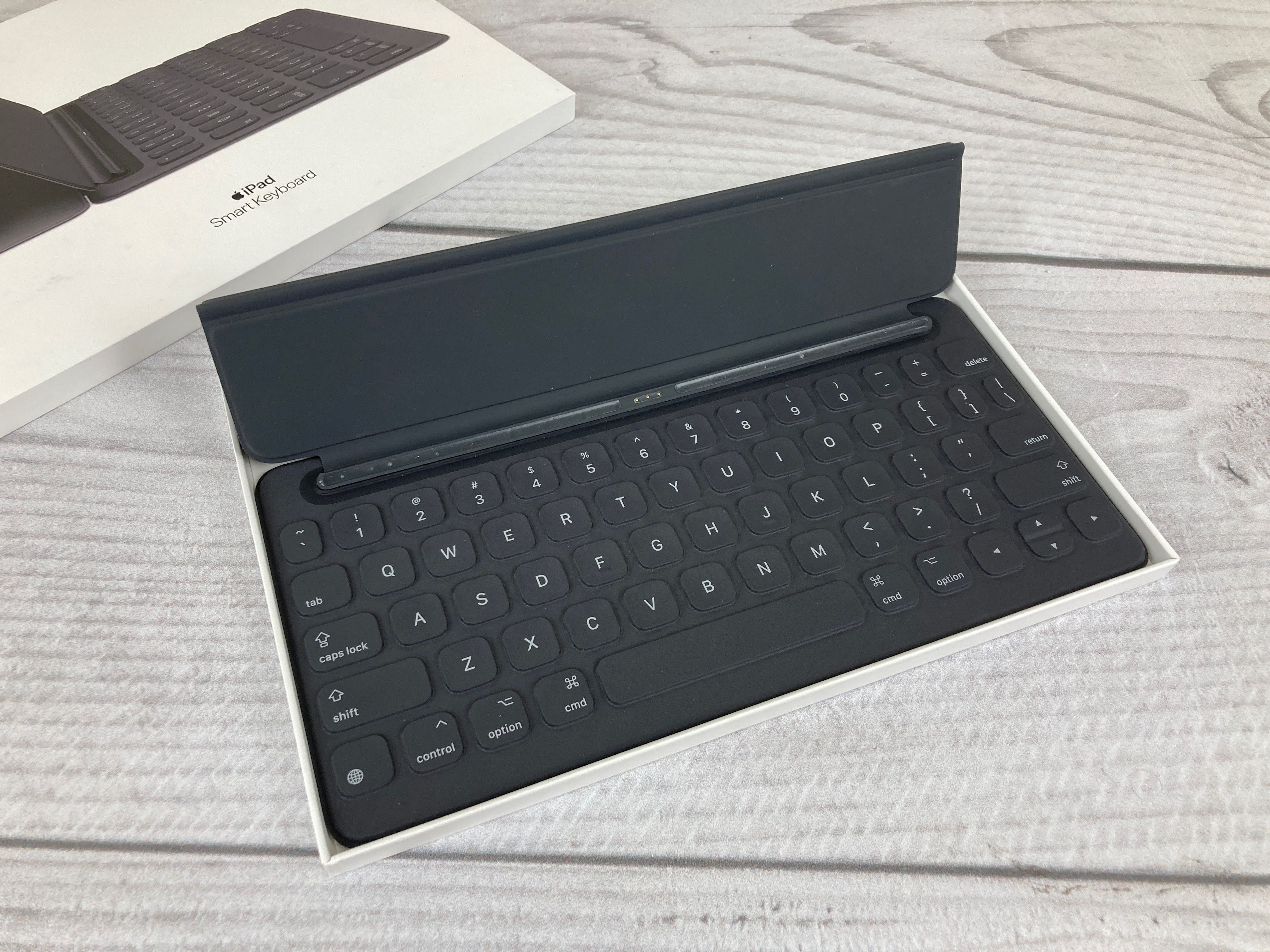 Клавіатура Apple Smart Keyboard for iPad 7th, Air 3, Pro 10.5