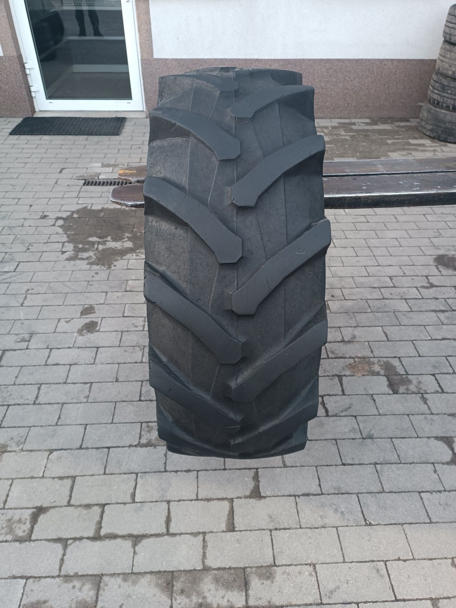 360/70R24 Trelleborg TM 700  ( 12.4R24 )