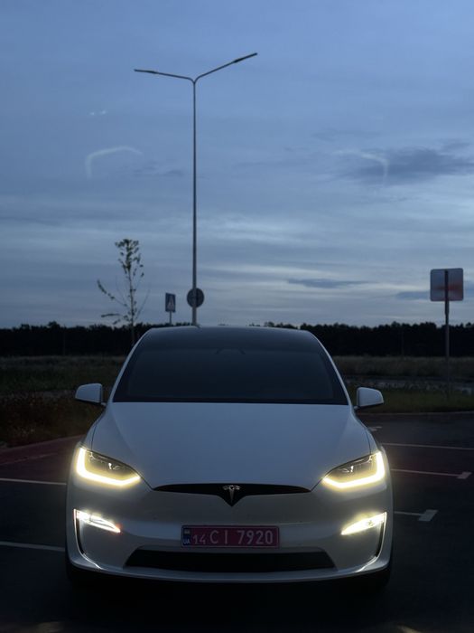 Tesla model x продам