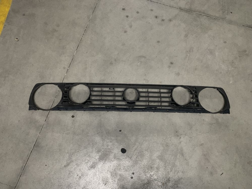 Grelha frontal Golf Mk2