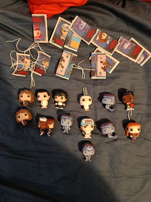 Funko pops Kinder Joy Stranger things