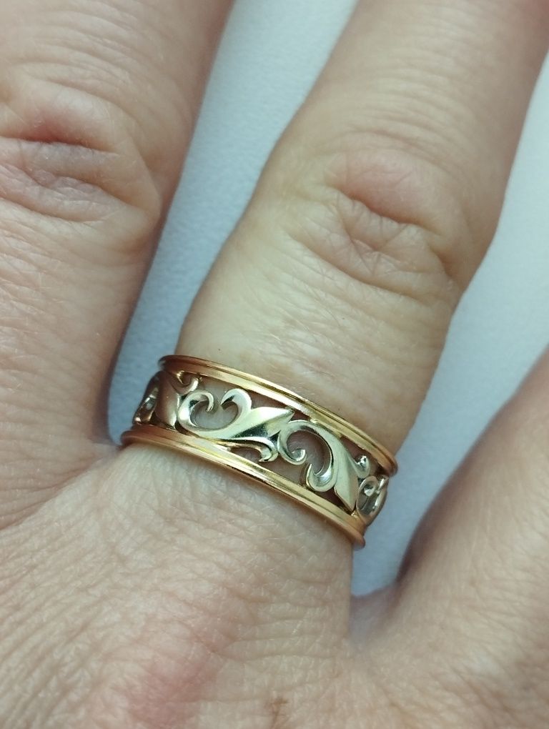 Золотое кольцо 3.8 грамма 17.7 размер