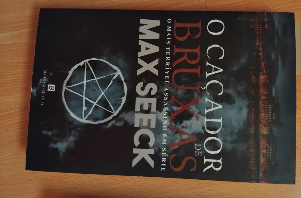 Livro  O Caçador de Bruxas