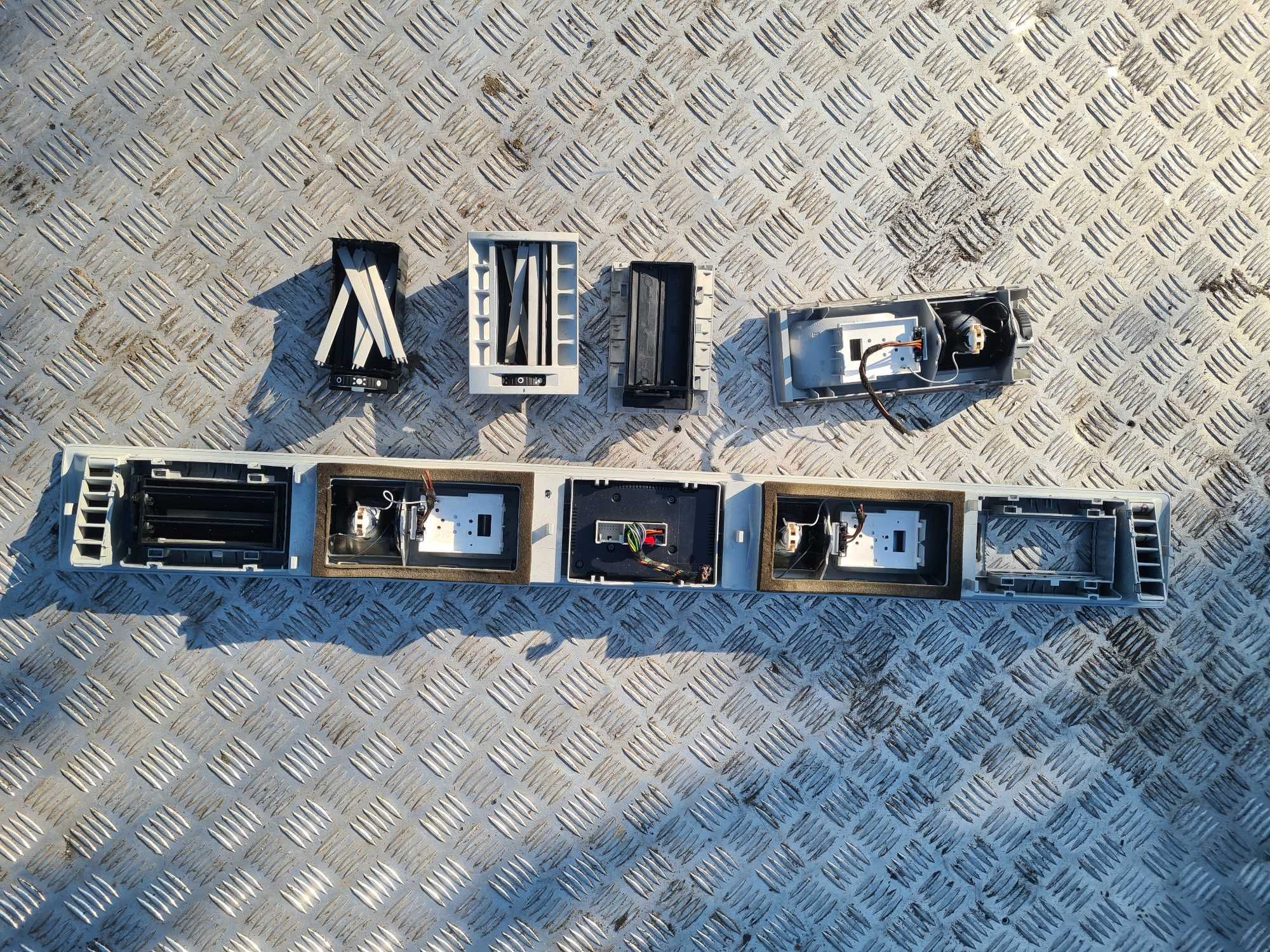 VW T6 Caravelle kratka listwa podsufitki panel klimatyzacji California