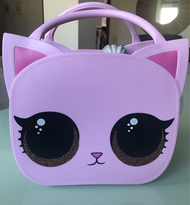 Boneca LOL grande com mala e acessórios