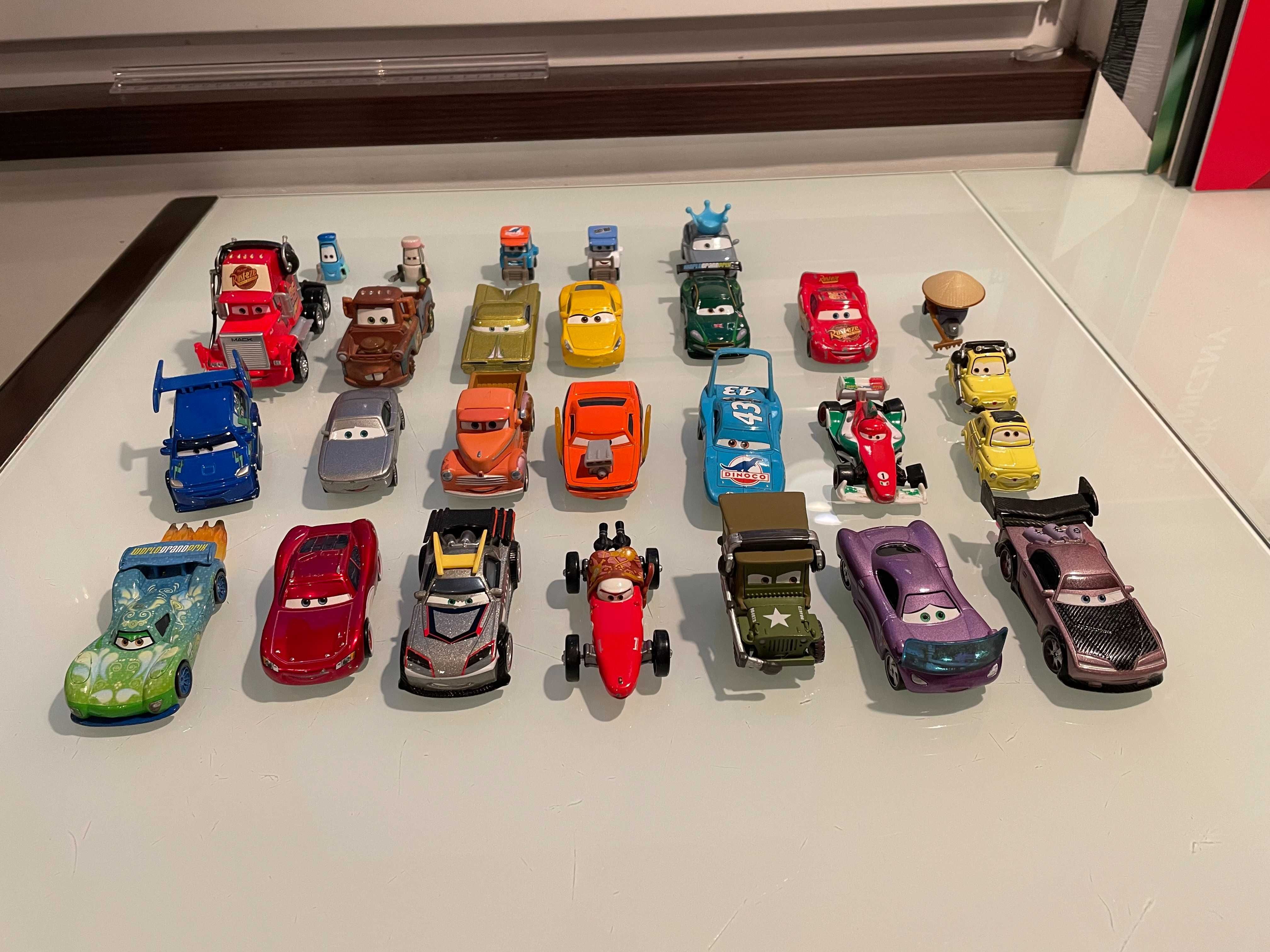 Samochody Auta Cars Disney Pixar Mattel resorak Luigi ze słuchawkami