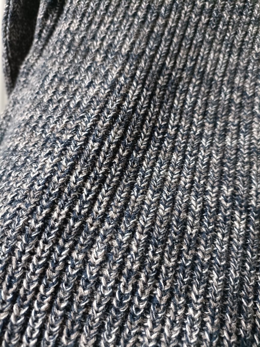 Elegancki ciepły sweter r.128 C&A na stójce ścigacze