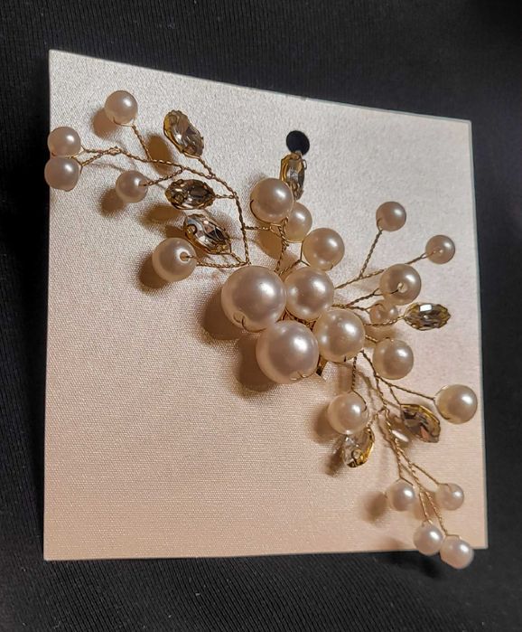 Złota ślubna ozdoba do włosów.