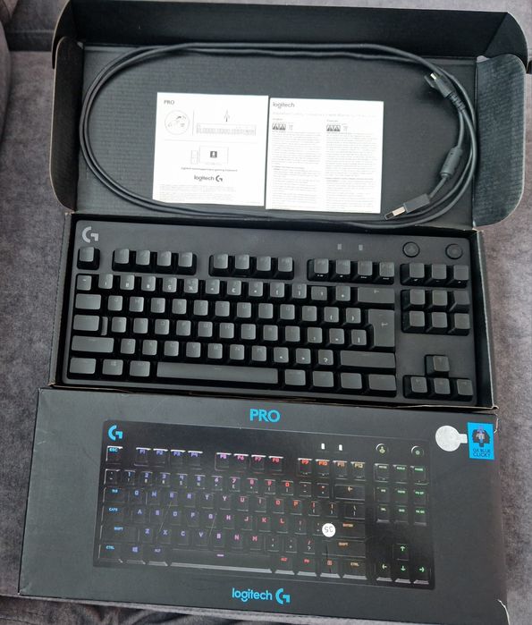 Logitech G PRO  -  klawiatura mechaniczna  GX Blue Clicky