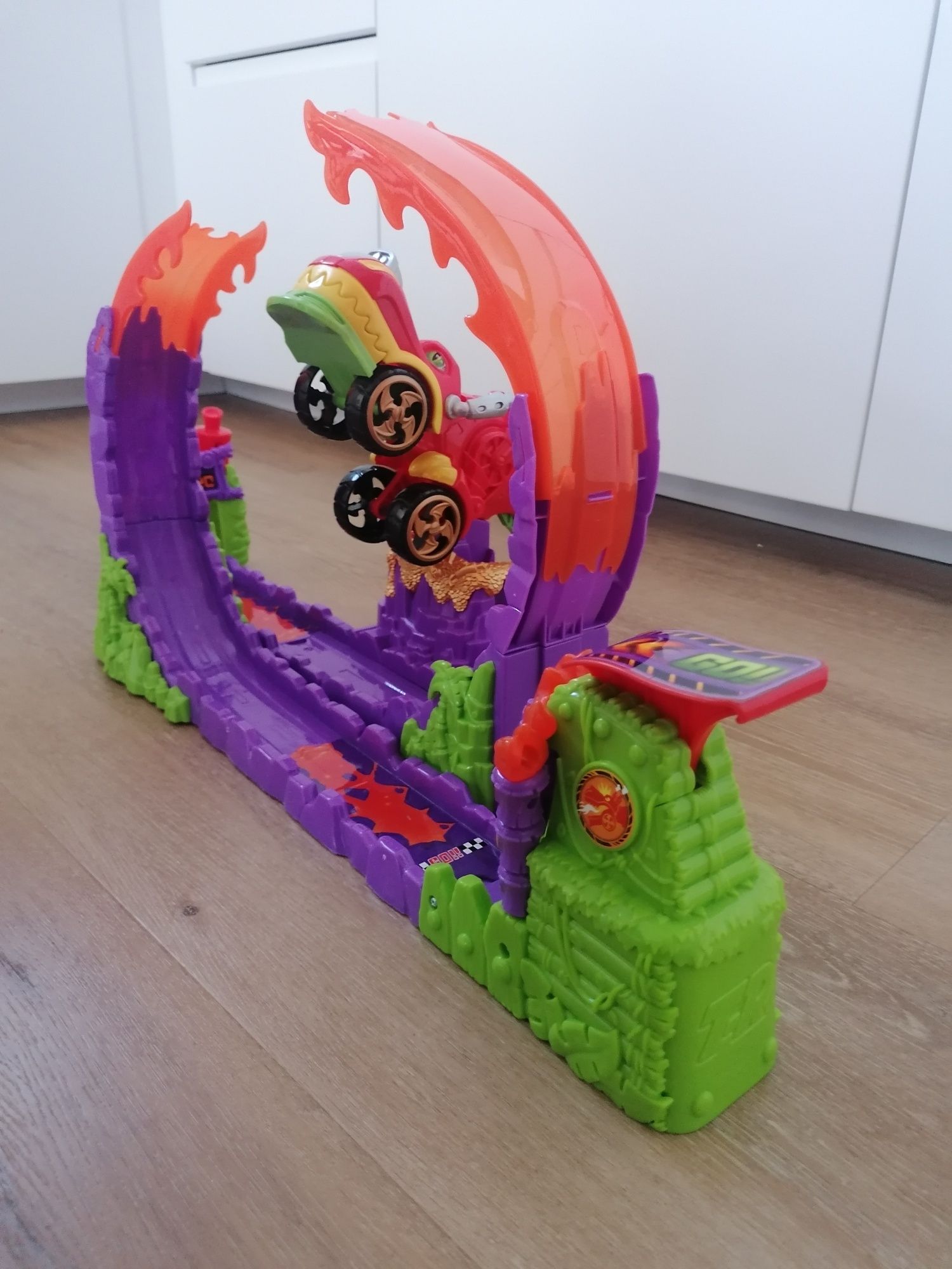 T-Racers Dragon Loop Zestaw z wyrzutnią Magic Box