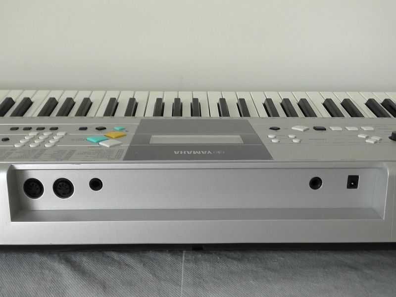 Keyboard Cyfrowy Yamaha PSR-E323 Dynamika MIDI LCD