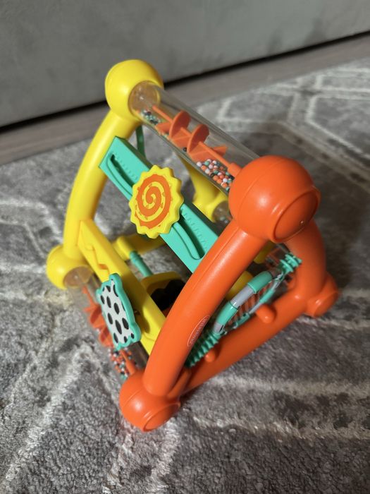 Розвиваюча іграшка.