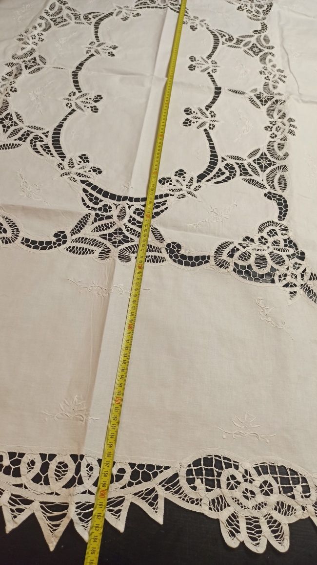 Obrus biały 165x125cm koronka brukselska z haftem koronkowy