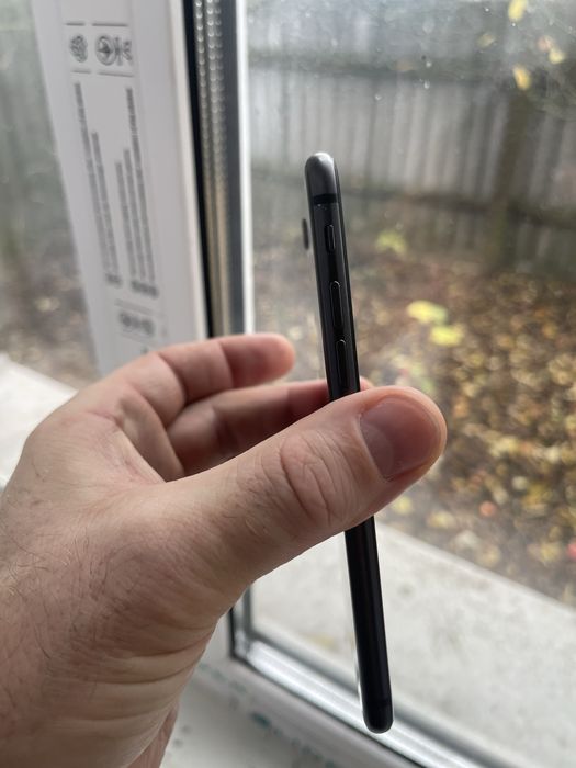 Айфон 8  4/64 в гарному стані!