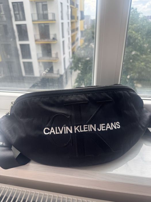 Чоловіча, стильна бананка Calvin Klein
