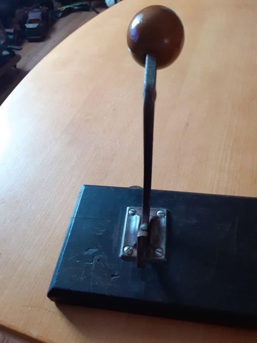 Stary wieszak trzy ramienny o dl.50 /10 cm. Ladny dodatek dekoracyjny